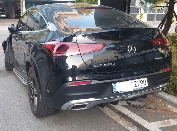 2021 Mercedes-Benz GLE400 d 4MATIC Coupe, photograph 2