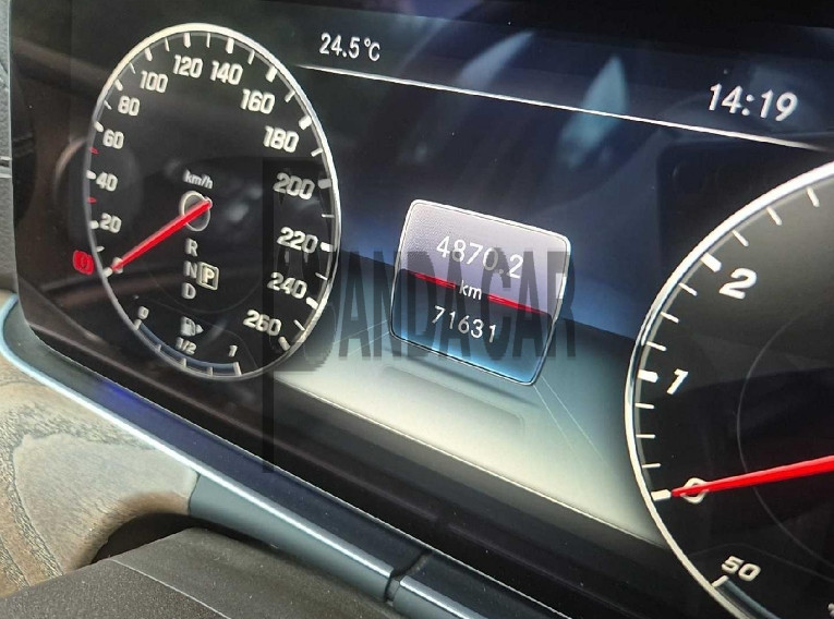 2019 Mercedes-Benz E300 4Matic, photograph 4