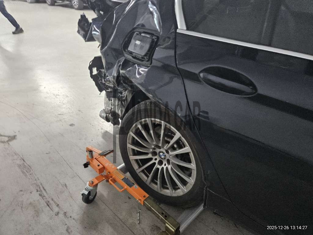 2020 BMW 520i Luxury, photograph 5