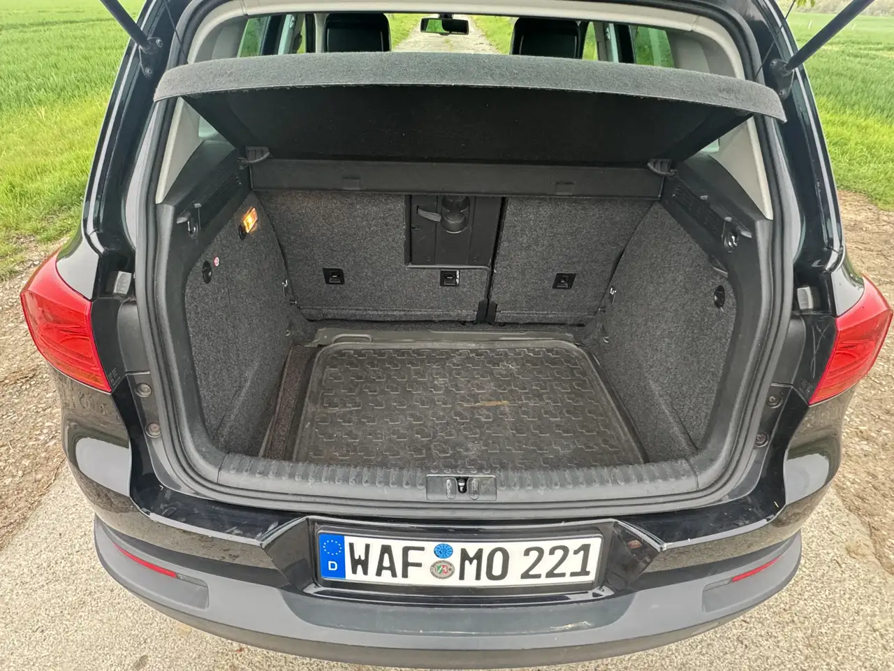 2011 Volkswagen Tiguan 2.0 TDI DPF 4Motion DSG Sport & Style, photograph 4