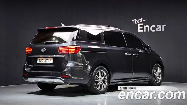 2019 Kia Canival 9-Seater Noblesse Special, photograph 4