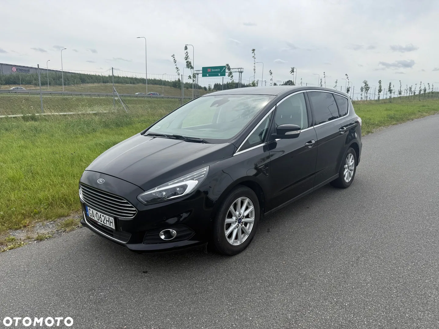 Ford S-Max 2.0 TDCi Bi-Turbo Titanium PowerShift — photo 1 of 26