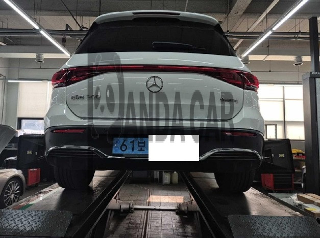 2023 Mercedes-Benz EQB300 4MATIC, photograph 4