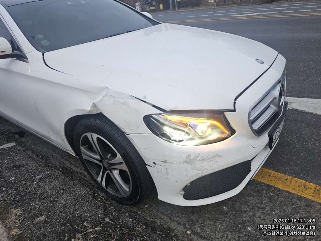 2017 Mercedes-Benz E300 4Matic, photograph 4