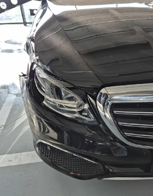 2020 Mercedes-Benz E 300 4MATIC, photograph 3