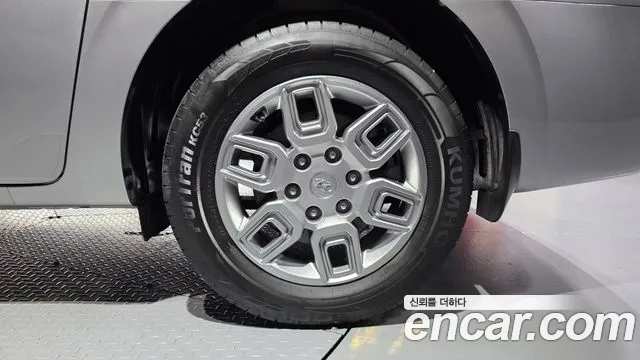 Hyundai Staria Cargo 5-Seater — photo 1 of 32