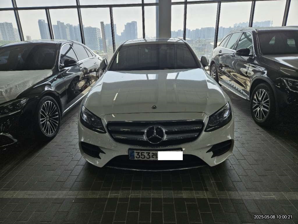 2020 Mercedes-Benz E 300 4MATIC, photograph 1