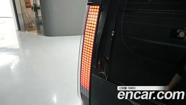 2023 Hyundai Staria Lounge 9-Seater, photograph 11