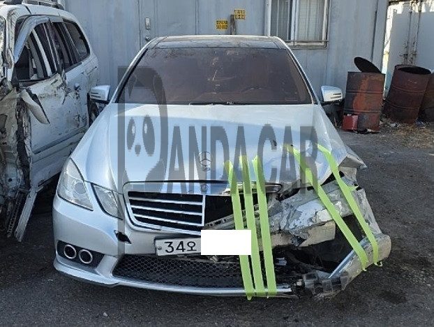 2010 Mercedes-Benz E350, photograph 1