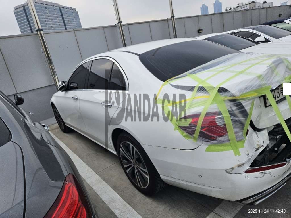 2020 Mercedes-Benz Benz E220 d, photograph 2