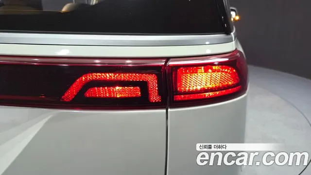 Kia Canival Diesel 11-Seater Prestige — photo 1 of 31