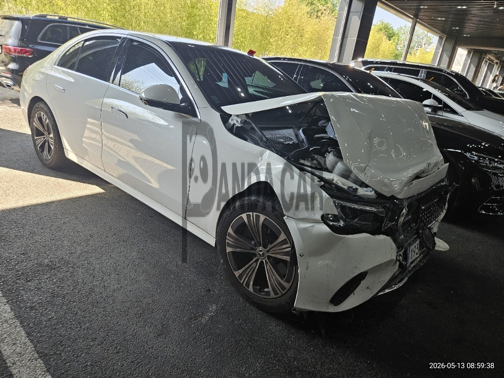 2025 Mercedes-Benz E 200, photograph 2
