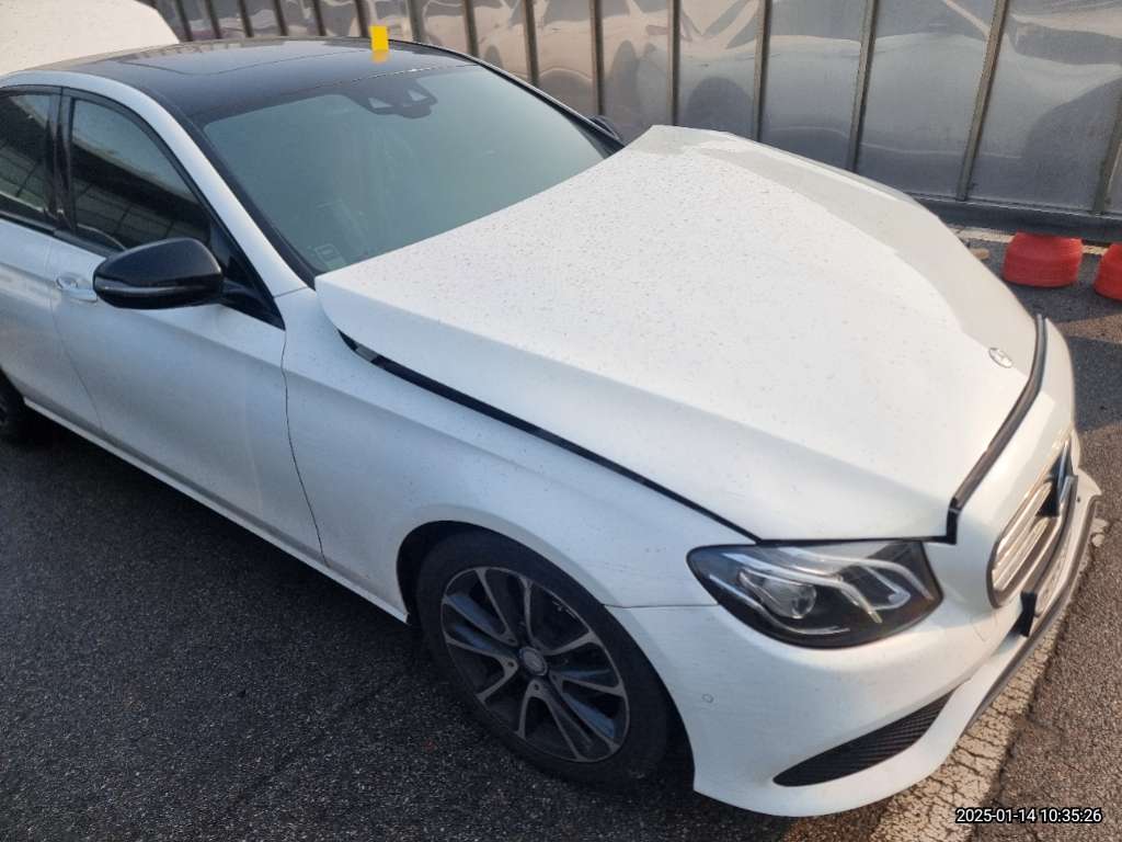 2017 Mercedes-Benz E220 d, photograph 2