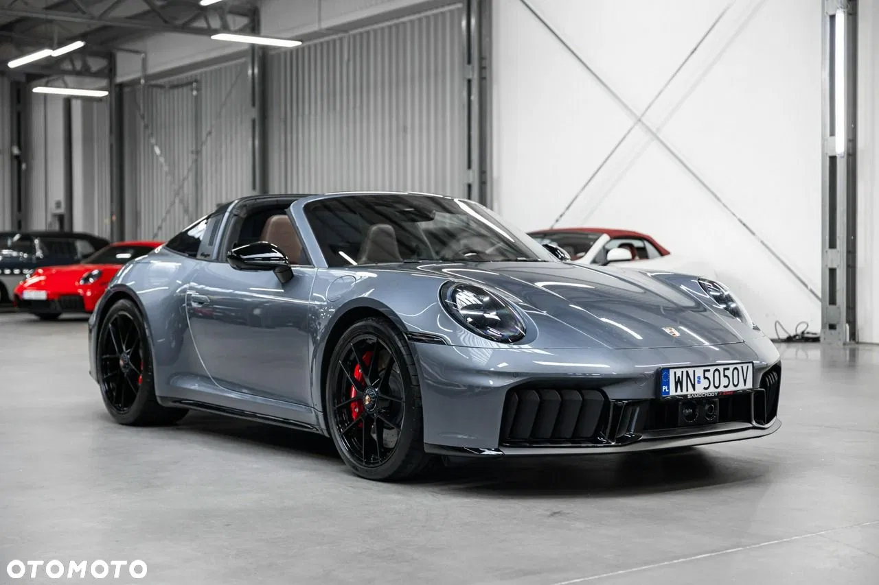 2025 Porsche 911 Targa 4 GTS PDK, photograph 4