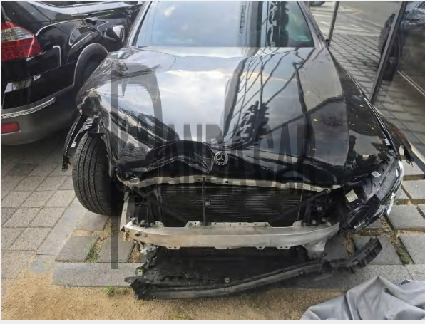 2019 Mercedes-Benz E300, photograph 3