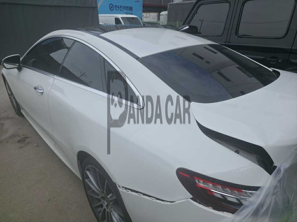 2023 Mercedes-Benz E450 4MATIC Coupe, photograph 3