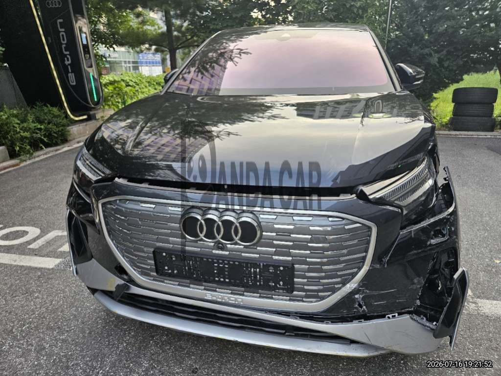 2025 Audi Q4 Sportback 45 e-tron, photograph 1