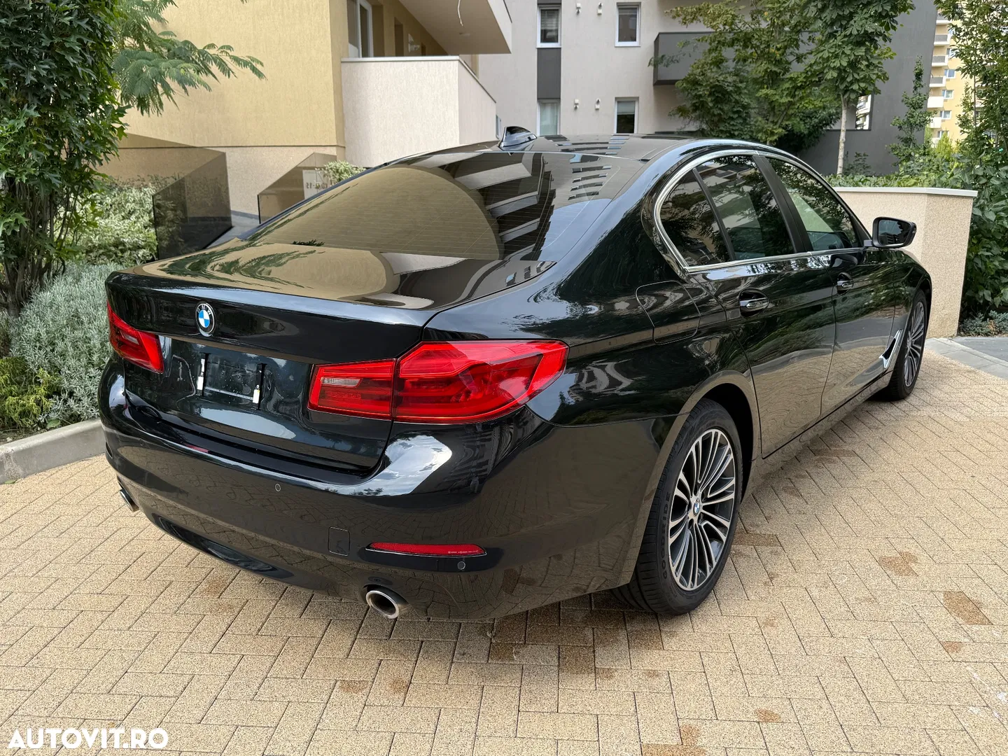 2017 BMW Seria 5 520d AT, photograph 6
