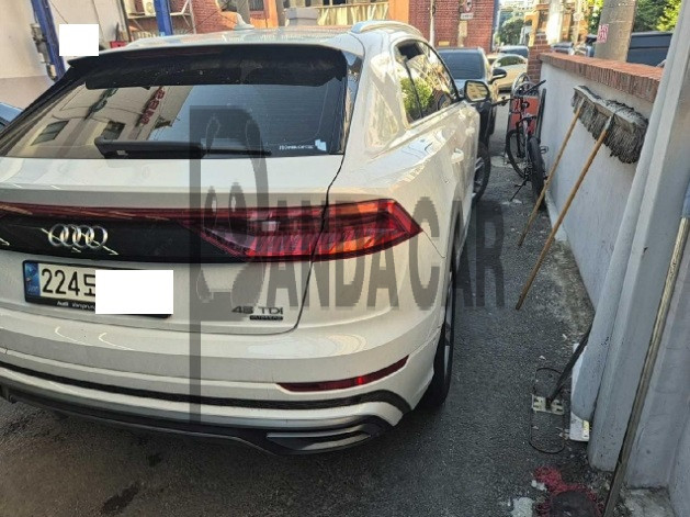 2021 Audi Q8 45 TDI quattro, photograph 2