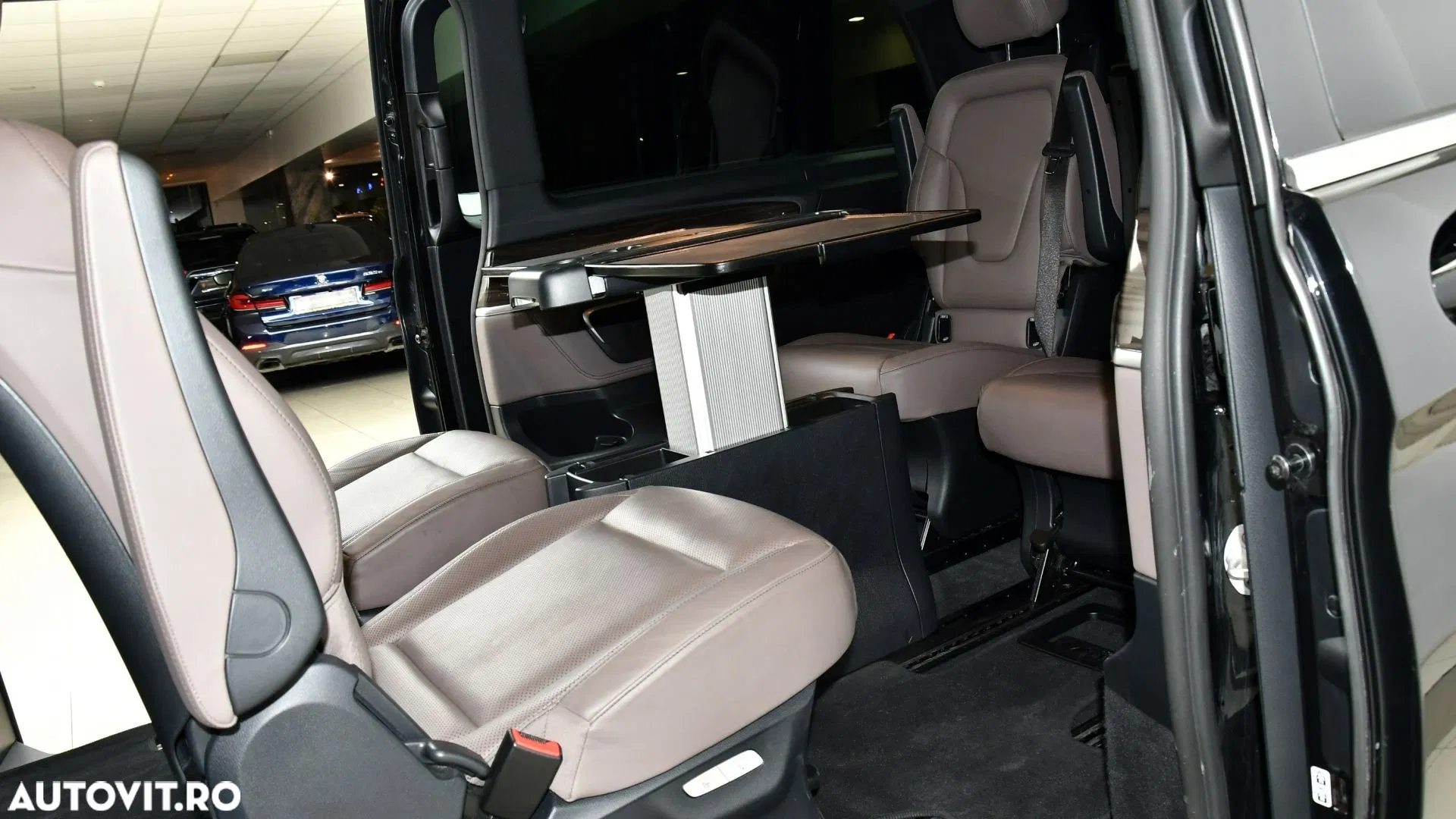 2022 Mercedes-Benz V 250 d Lang 4Matic 9G-TRONIC Exclusive, photograph 12