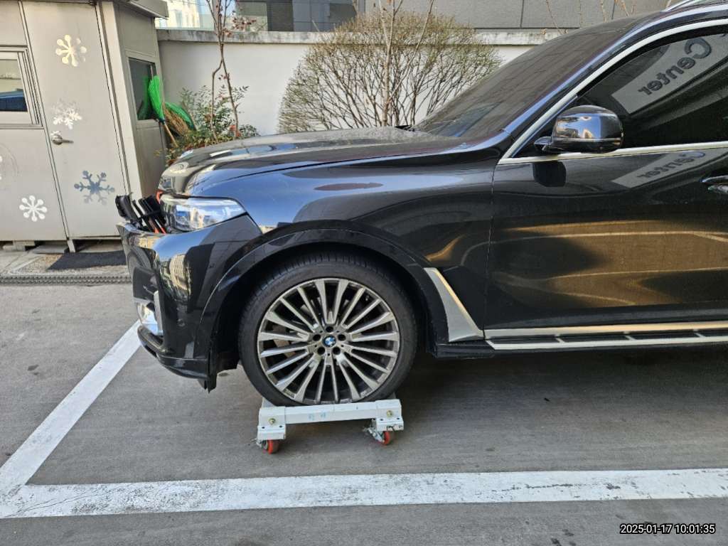 2021 BMW X7 xDrive40i, photograph 4