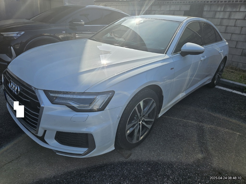 2022 Audi A6 45 TFSI quattro, photograph 5