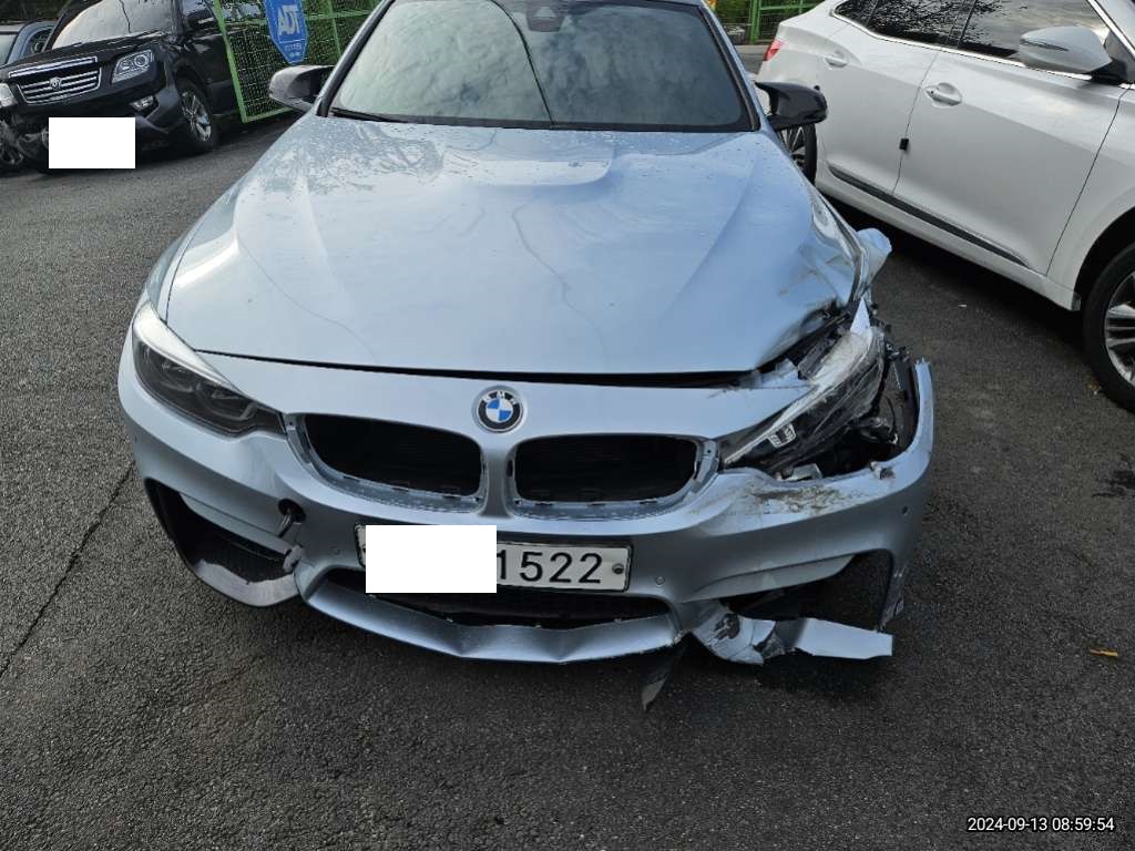 2018 BMW M4 Coupe Competition Package, photograph 3