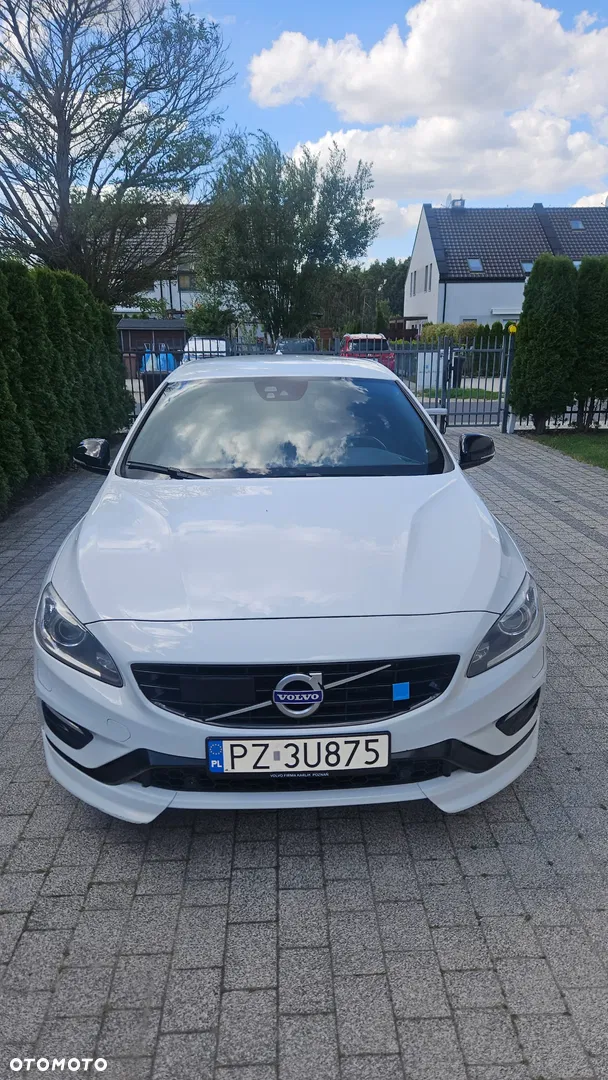 2016 Volvo V60, photograph 2