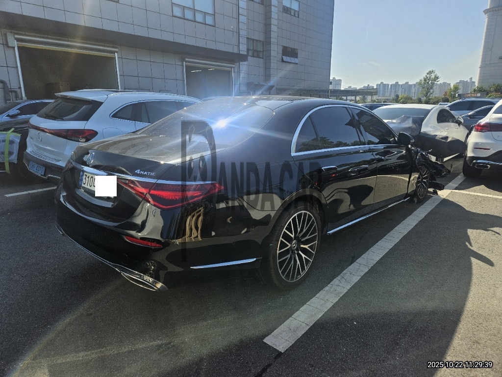 2022 Mercedes-Benz S580 4MATIC, photograph 2