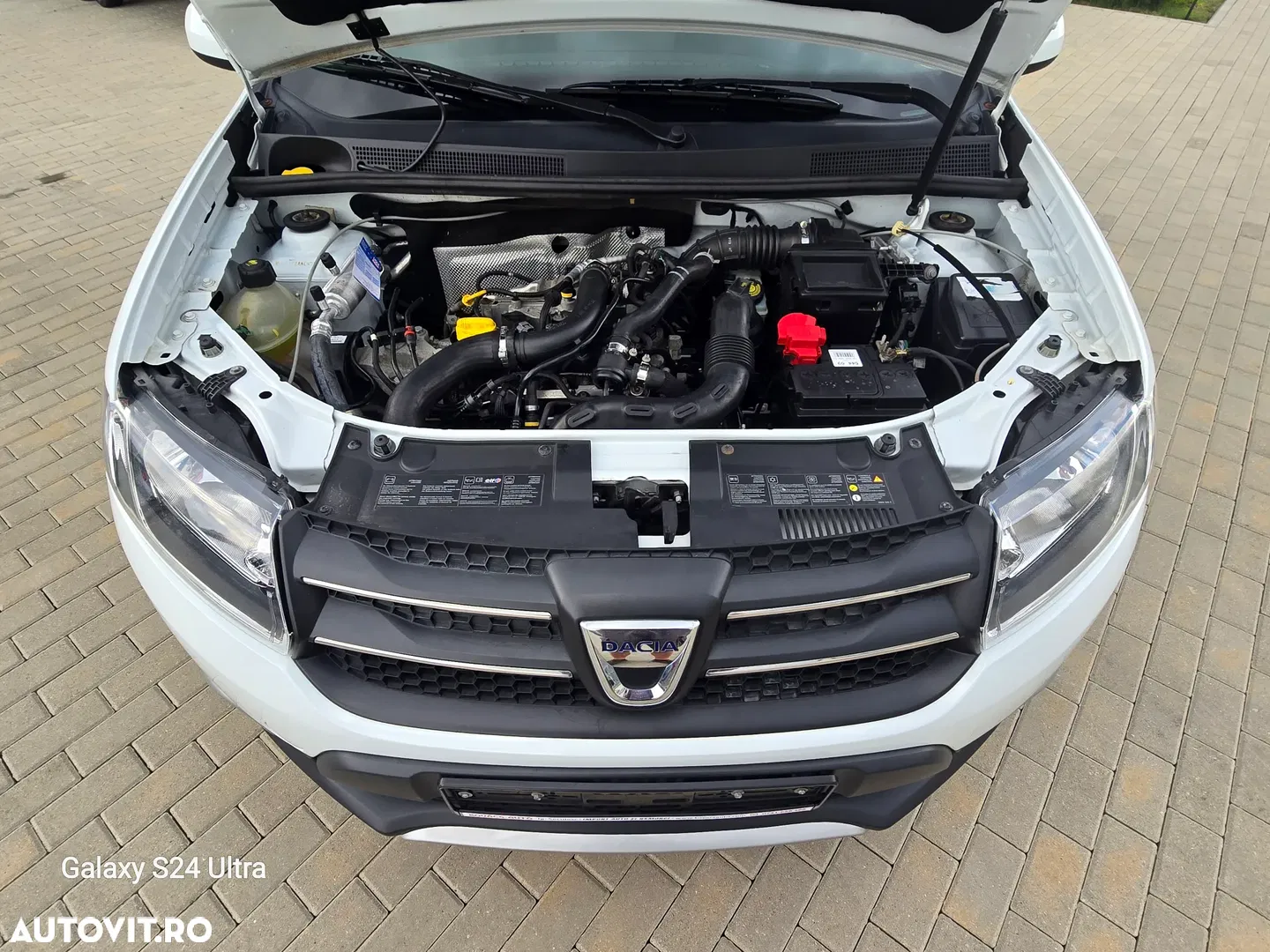 2013 Dacia Sandero 0.9 Stepway, photograph 5