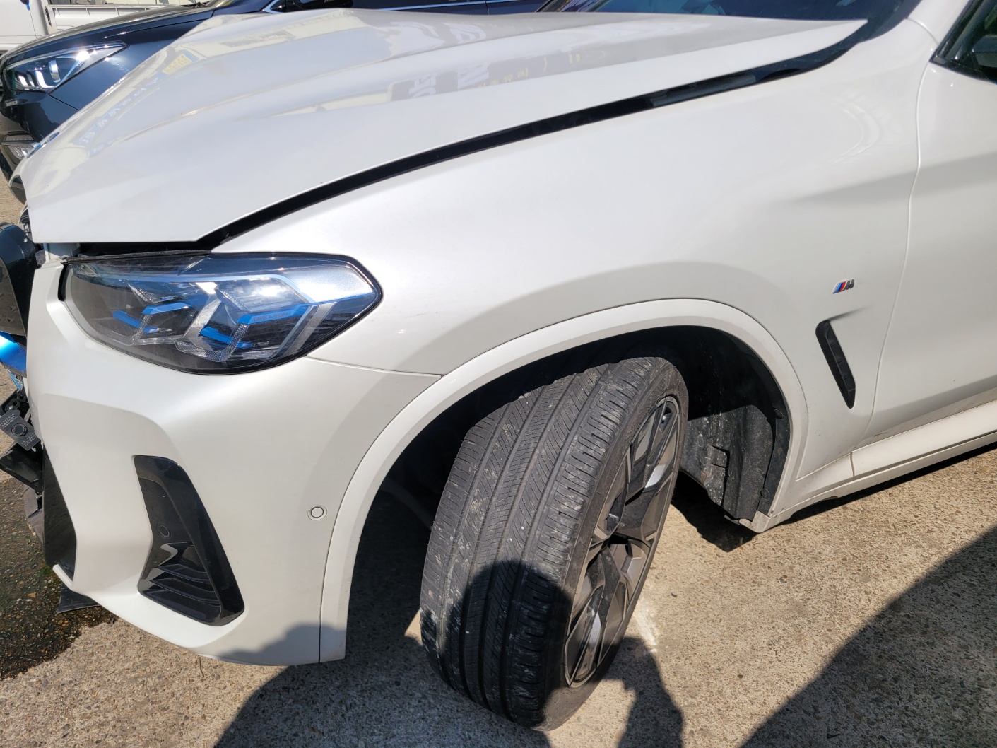 2024 BMW iX3 M Sport, photograph 3