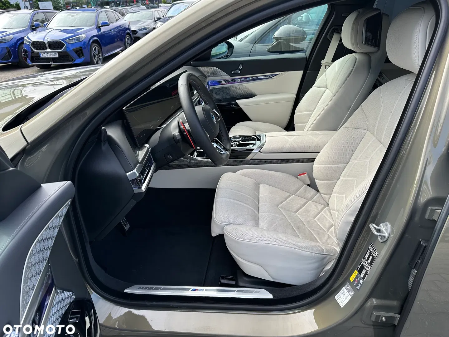 2025 BMW Seria 7 M760e PHEV xDrive Individual Edition sport, photograph 6