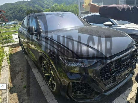 2021 Audi RS Q8, photograph 1
