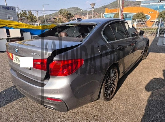 2020 BMW 530i xDrive M Sport Package, photograph 3