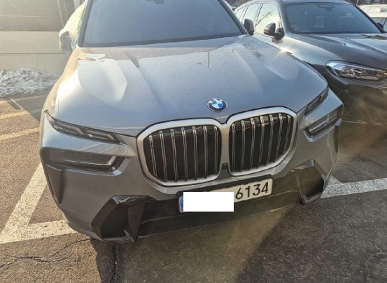 2023 BMW X7 xDrive40i, photograph 1