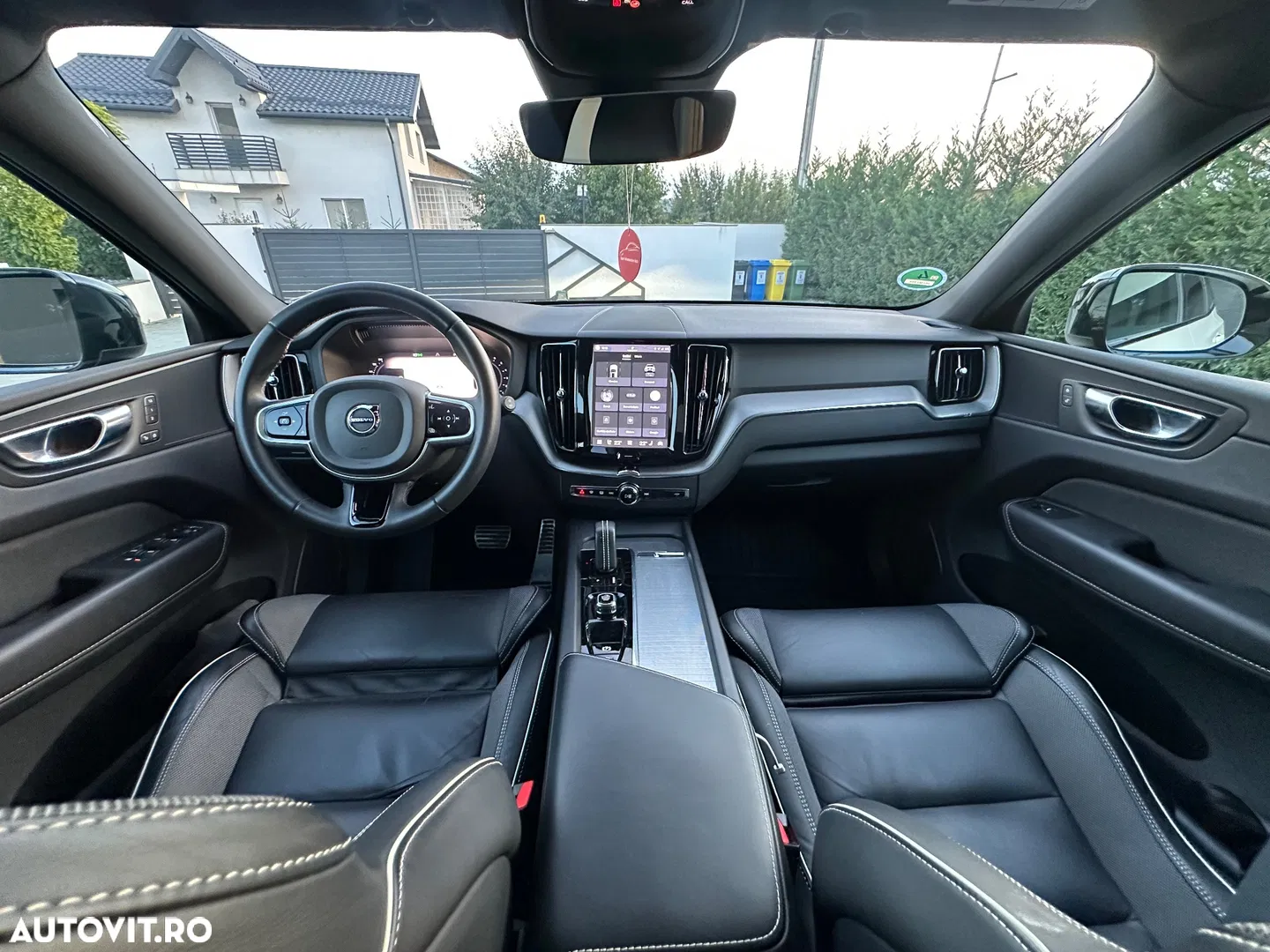 2022 Volvo XC 60 B4 MHEV AWD R-Design, photograph 12