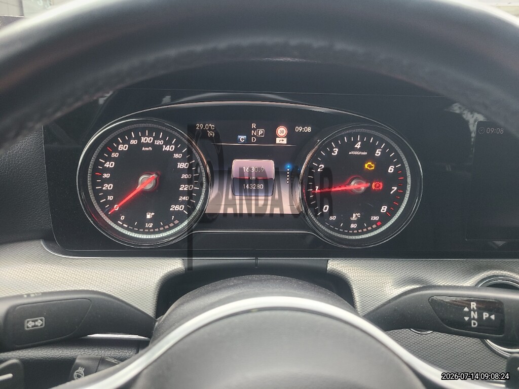 2019 Mercedes-Benz E300, photograph 2