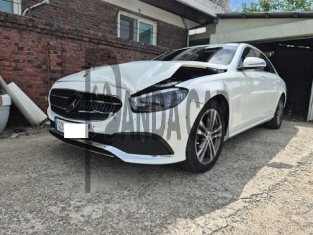 2021 Mercedes-Benz E350 4MATIC, photograph 4
