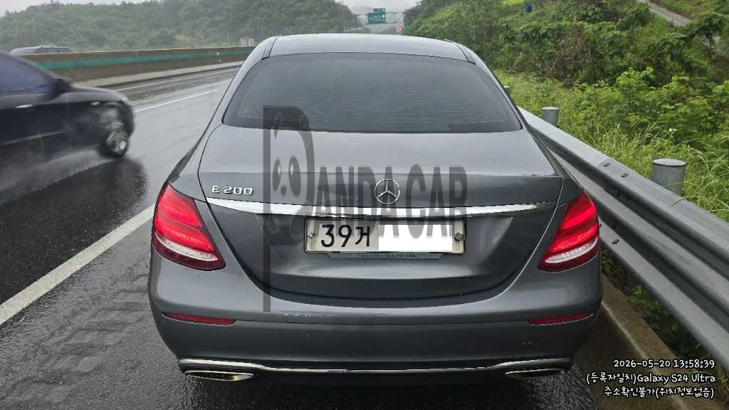 2018 Mercedes-Benz E200, photograph 4