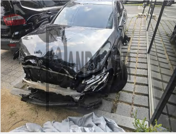 2019 Mercedes-Benz E300, photograph 1