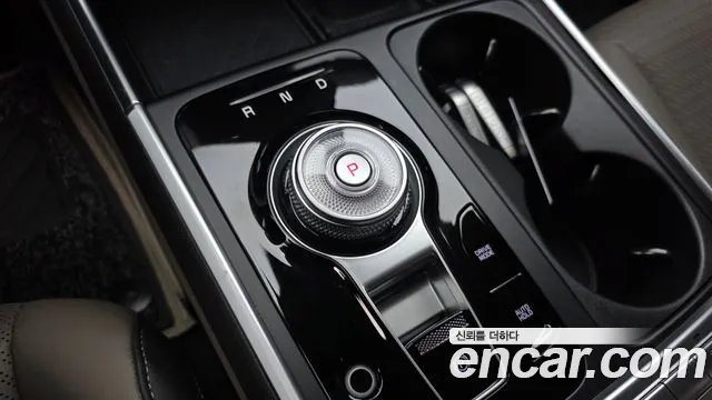 Kia Canival HEV 9seater Gravity — photo 1 of 35