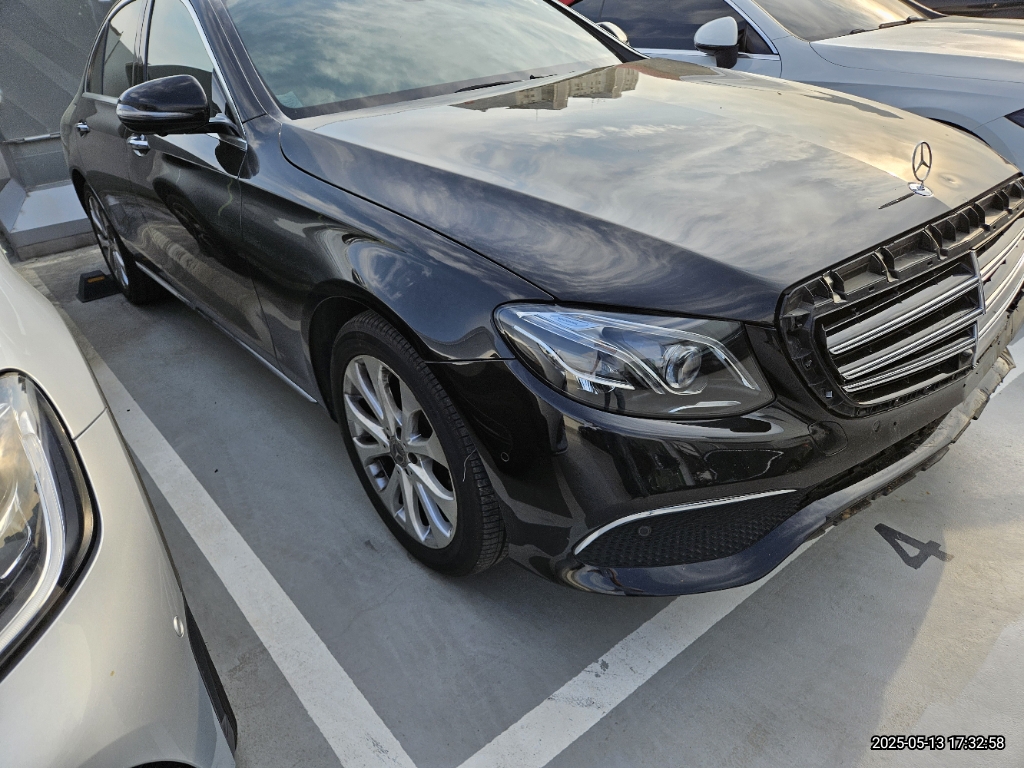 2019 Mercedes-Benz E300, photograph 3