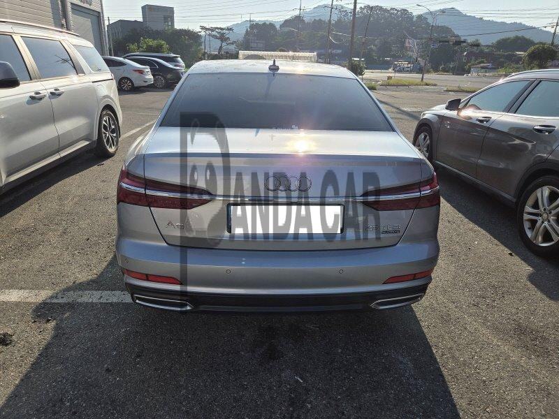 2022 Audi A6 45 TFSI quattro, photograph 2