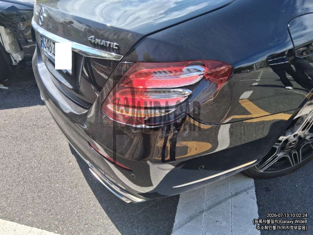 2019 Mercedes-Benz E300 4Matic, photograph 3
