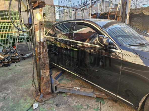 2019 Mercedes-Benz S560 4Matic L, photograph 2