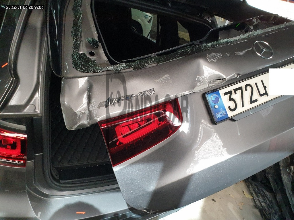 2022 Mercedes-AMG GLB35 4MATIC, photograph 3