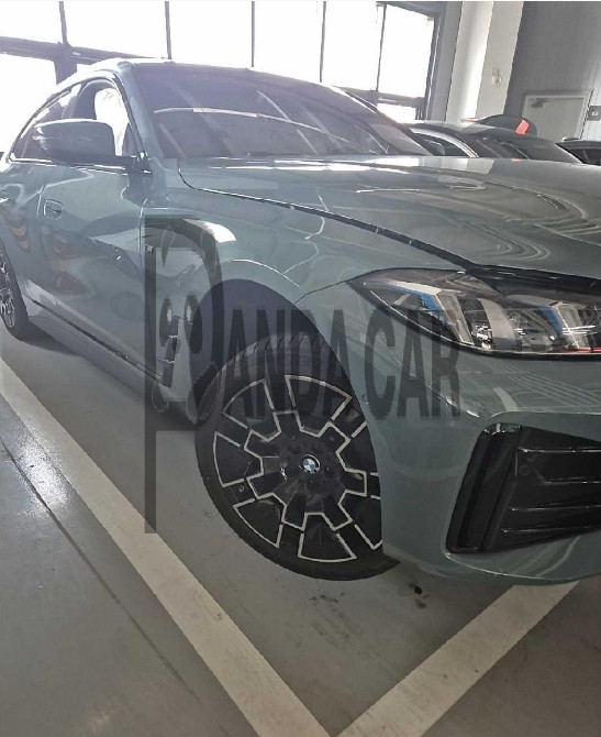 2025 BMW i4 eDrive40, photograph 3