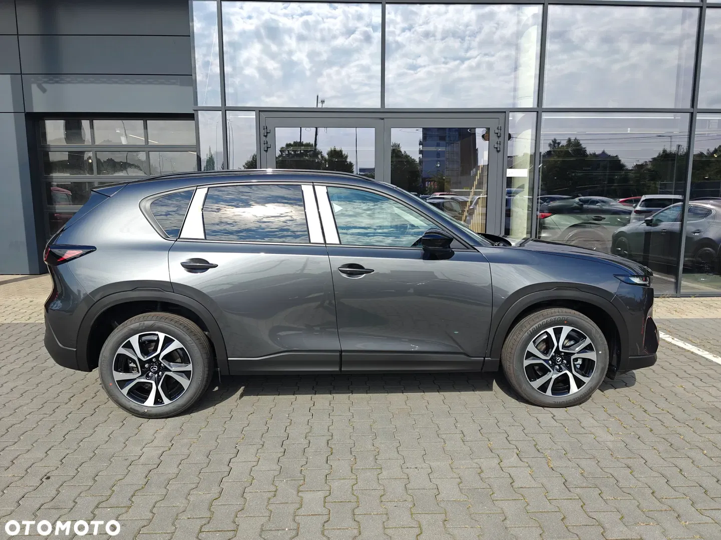 2026 Mazda CX-5 e-SKYACTIV-G 141 AWD Centre-Line, photograph 3
