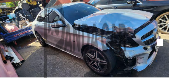 2020 Mercedes-Benz C300 e 4MATIC, photograph 2