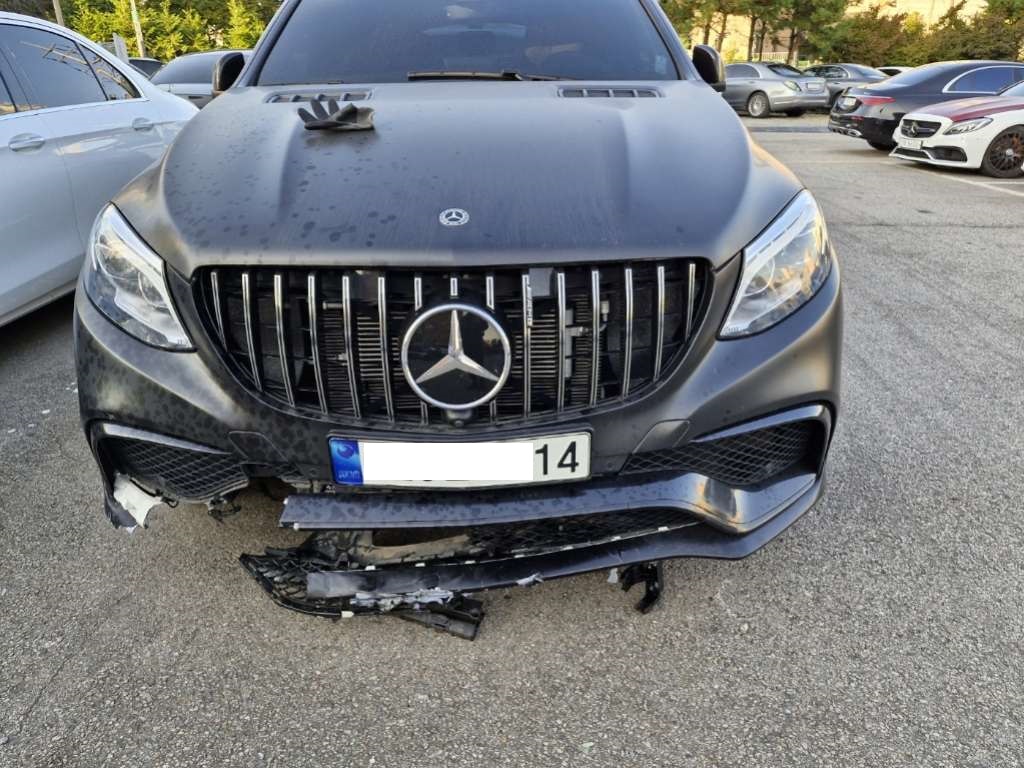2017 Mercedes-AMG GLE63 S 4Matic Coupe, photograph 4